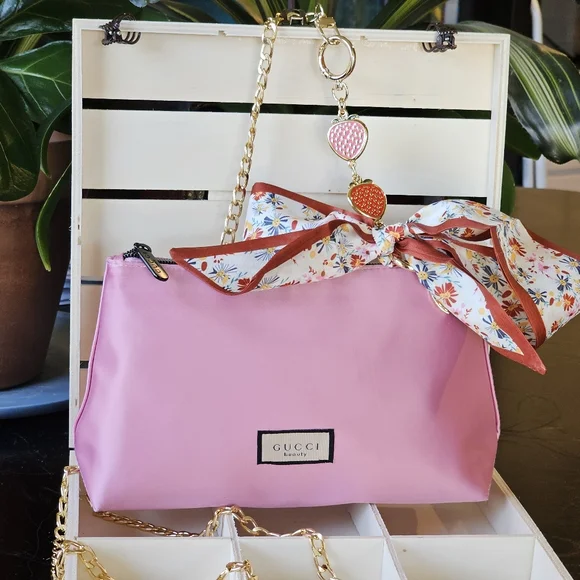 Gucci Pink Women's Bag with Gold Chain - Picture 1 of 13